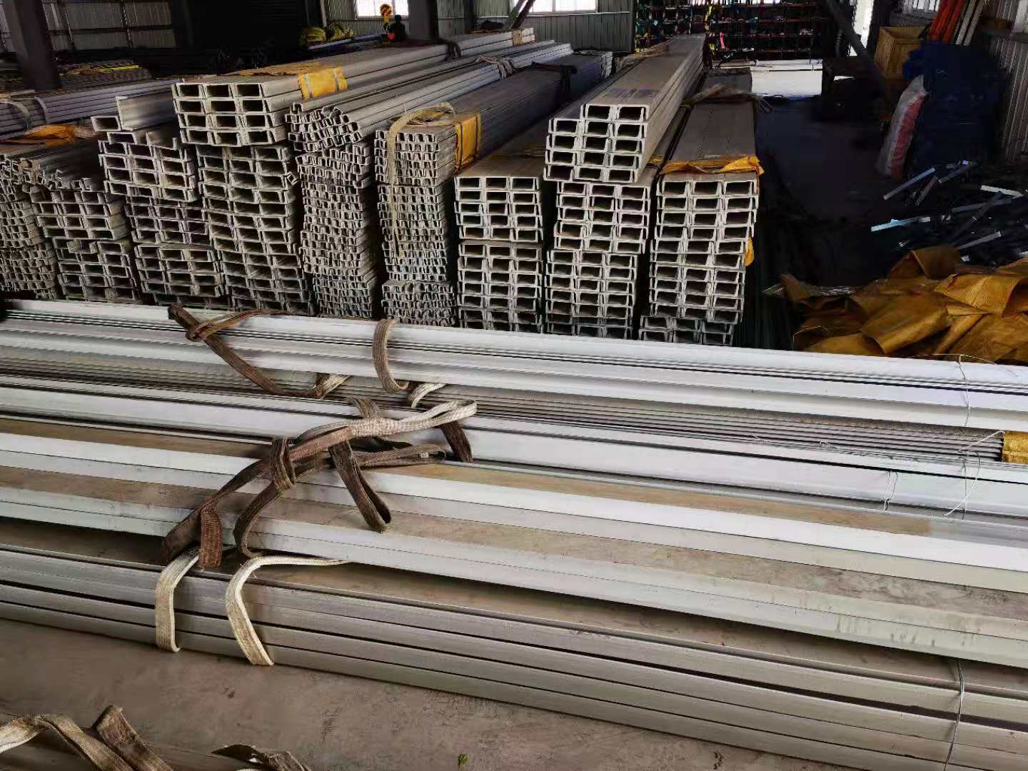 不（bú）鏽（xiù）鋼槽鋼